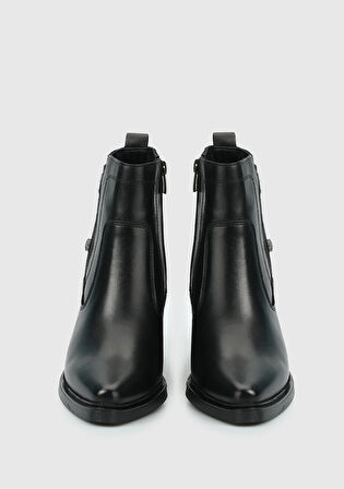 Siyah Deri Kadın Bot