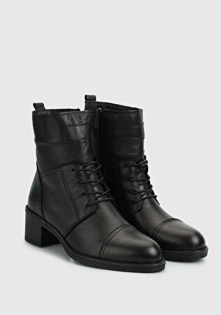 Siyah Deri Kadın Bot
