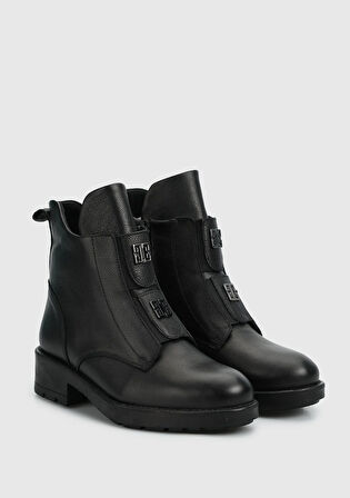 Siyah Deri Kadın Bot