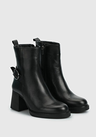 Siyah Deri Kadın Bot