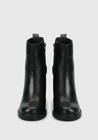 Siyah Deri Kadın Bot