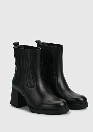 Siyah Deri Kadın Bot