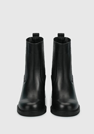 Siyah Deri Kadın Bot