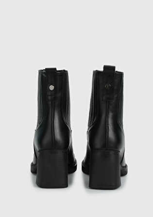 Siyah Deri Kadın Bot