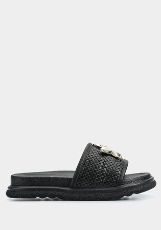 Siyah Kadın Terlik