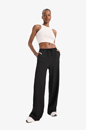 DeFactoFit NBA Miami Heat Wide Leg Çift Cepli Geniş Paça Standart Boy Krinkıl Kumaş Sporcu Pantolon D8804AX25SPBK81