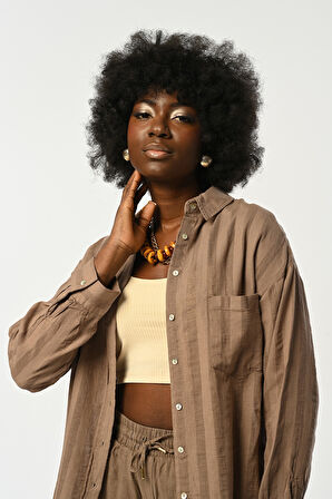 KADIN  VİZON RENGİ TEK CEPLİ ÇİZGİLİ OVERSİZE KESİM GÖMLEK