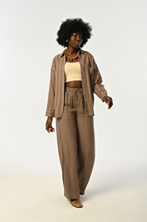 KADIN  VİZON RENGİ TEK CEPLİ ÇİZGİLİ OVERSİZE KESİM GÖMLEK