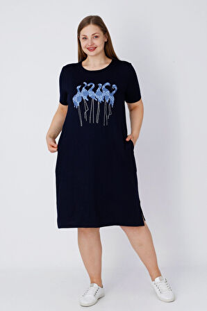 Lacivert Cepli Nakış Ve Taş Detaylı Viskon Kadın Büyük Beden Kısa Kollu Elbise