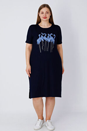 Lacivert Cepli Nakış Ve Taş Detaylı Viskon Kadın Büyük Beden Kısa Kollu Elbise