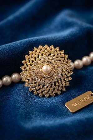 Gold Renk Zirkon Taşlı İnci Detaylı Kadın Broş
