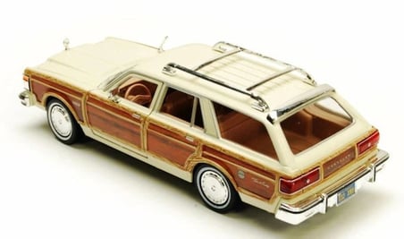 Motormax Motor Max 1979 Chysler Lebaron 1:24 Diecast Model Araba Bej