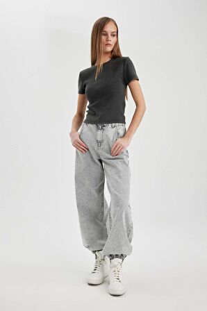 DeFacto Jogger Fit Yüksek Bel Bilek Boy Jean Yıkamalı Pantolon C1319AX24SPNM55