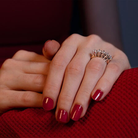 G Renk 0.85 Karat Pırlanta Beştaş Yüzük