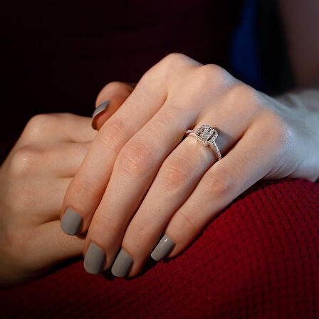 0.29 Karat Baget Pırlanta Yüzük