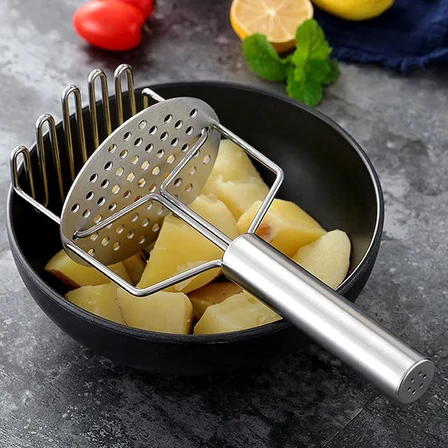 Paslanmaz Çelik Yaylı İki Katlı Patates Ezici – Manuel Püre Presi, Sebze ve Meyve Ezme Aparatı, Mama Hazırlama İçin Dayanıklı Metal Patates Ezme Presi, Ergonomik Saplı Mutfak Aleti