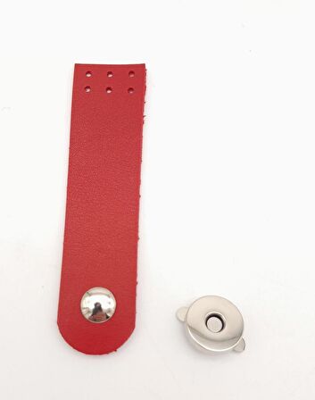 Kırmızı Renk Tek Kat Suni Deri Kapak 10.5x2.5 cm Gümüş Metal