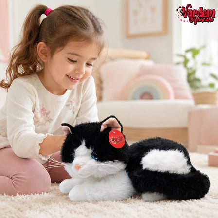 36 cm Peluş Sesli Kedi Oyuncak, 4 Asorti Renk Seçenekli Yumuşak Kedi Peluşu, Ses Efektli Çocuk Oyuncağı, Sarılmalık Uyku Arkadaşı ve Hediye Peluş Kedi PJH14473 (SİYAH-BEYAZ)