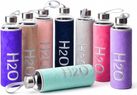 Deconox Peluş Kılıflı Cam Matara 600 ml, Metal Vidalı Kapaklı ve Taşıma Askılı Su Şişesi, 1 Adet, 8 Renk Asorti Gönderim – Renk Seçilemez