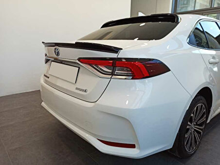 Toyota Corolla 2019+ Cam Üstü Spoiler (Piano Black)