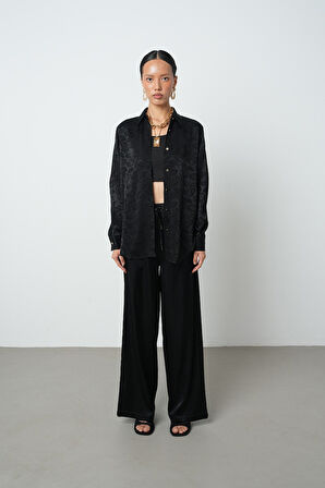 Kadın Siyah Renk Desenli Altın Düğme Detaylı Gömlek