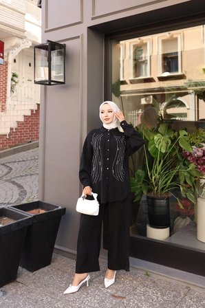 Gömlek ve Bol Paça Pantolonlu Taş İşlemeli Takım
