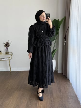Çiçek Kabartmalı Etekli Takım