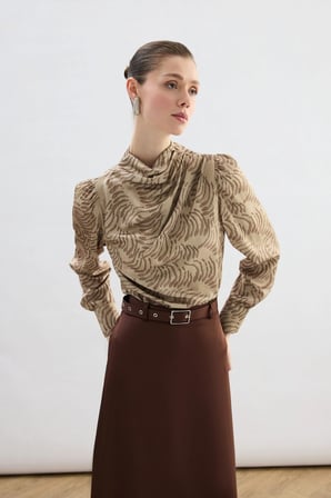 Drape Detaylı Desenli Bluz Vizon