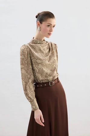 Drape Detaylı Desenli Bluz Vizon