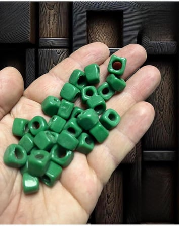 15 Adet El Yapımı Kare Cam Boncuk - Kolye Ucu, Halhal Ucu - (1Cm X 1Cm Kare) Karecam-Yeşil
