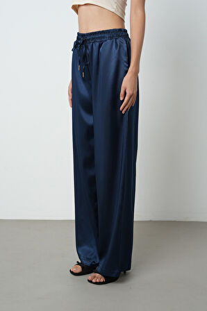 Kadın Açık Lacivert Renk Saten Bol Paça Beli Lastikli Pantolon
