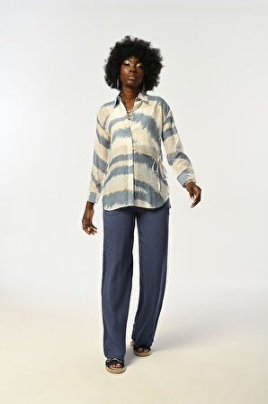 KADIN DESENLİ YANDAN BAĞLAMA DETAYLI GÖMLEK