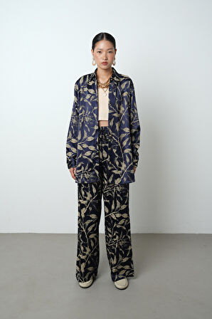 Kadın Lacivert - Krem Renk Desenli Oversize Kesim Gömlek