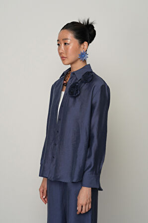 Kadın Önü Çift Gül İşlemeli Düz Renk Gömlek