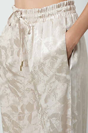 Kadın Bej Renk Çiçek Desenli Bol Paça Beli Lastikli Pantolon