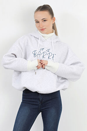 Kadın Barre Nakışlı Stoperli Triko Detaylı Kapüşonlu Oversize Sweatshirt Karmelanj – 5076