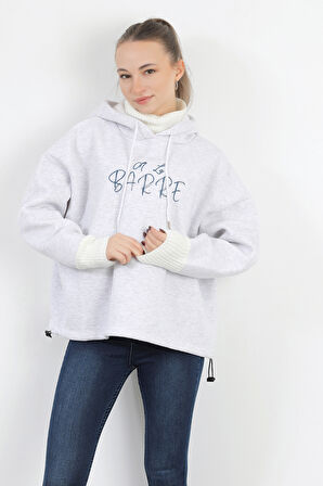 Kadın Barre Nakışlı Stoperli Triko Detaylı Kapüşonlu Oversize Sweatshirt Karmelanj – 5076