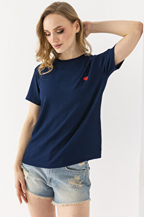 Kadın Bisiklet Yaka Kalp Nakışlı Bürümcük T-Shirt Lacivert - 254427