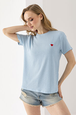 Kadın Bisiklet Yaka Kalp Nakışlı Bürümcük T-Shirt Mavi - 254427