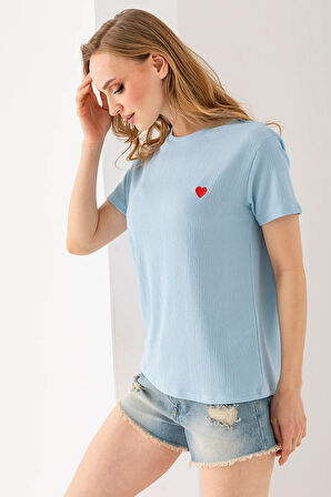 Kadın Bisiklet Yaka Kalp Nakışlı Bürümcük T-Shirt Mavi - 254427