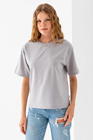 Kadın Bisiklet Yaka Kroche Aksesuarlı T-Shirt Gri - 25779