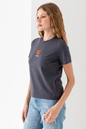 Kadın Bisiklet Yaka Ayıcık Nakışlı %100 Pamuklu T-Shirt Antrasit - 25786