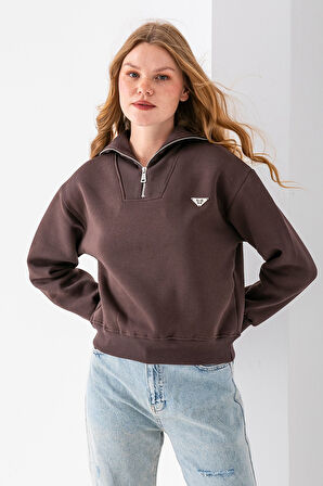 Kadın Dik Yaka Yarım Fermuarlı Kelebek Aksesuarlı 3İp Şardonlu Sweatshirt Kahverengi - 2663