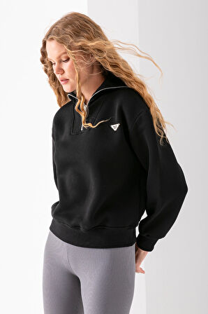 Kadın Dik Yaka Yarım Fermuarlı Kelebek Aksesuarlı 3İp Şardonlu Sweatshirt Siyah - 2663
