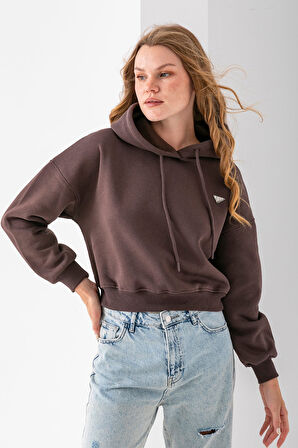Kadın Kapüşonlu Fashion Aksesuarlı 3İp Crop Sweatshirt Kahverengi - 2667