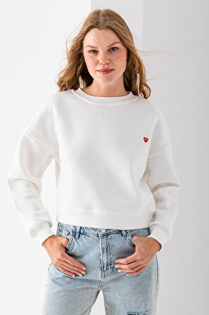 Kadın Bisiklet Yaka Kalp Nakışlı 3İp Crop Sweatshirt Beyaz - 2669