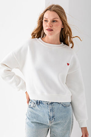 Kadın Bisiklet Yaka Kalp Nakışlı 3İp Crop Sweatshirt Beyaz - 2669