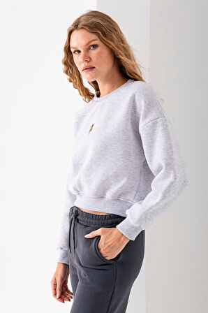 Kadın Bisiklet Yaka Gözlüklü Ayı Nakışlı 3İp Crop Sweatshirt Gri - 2671
