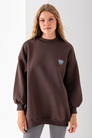 Kadın Bisiklet Yaka Fiyonk Kalp Nakışlı Oversize 3İp Sweatshirt Kahverengi - 2629