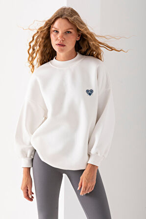 Kadın Bisiklet Yaka Fiyonk Kalp Nakışlı Oversize 3İp Sweatshirt Beyaz - 2629